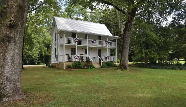 Small 1897 Farm House, super cozy on two acresn