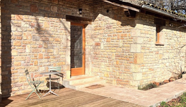 Small 2/4 person gite with swimming pool to share with the large gite