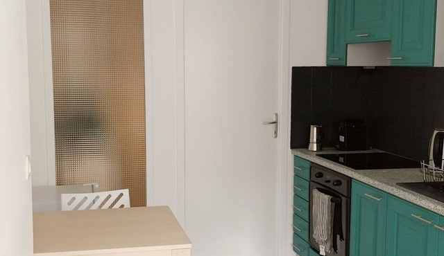 Small apartment in the center of town, a stone's throw from the port and the beach