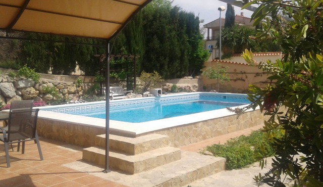 Small apartment with private pool, terrace and parking Es un Apartmento para 2