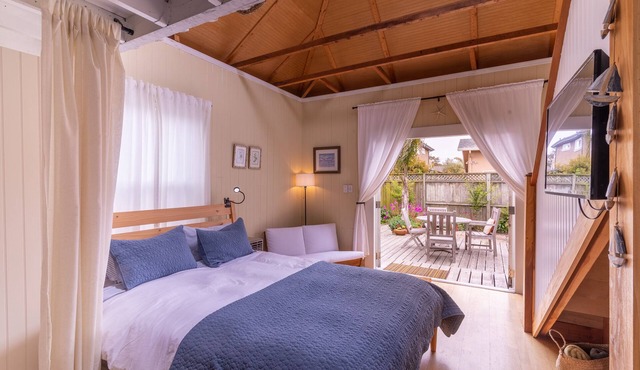 Small Beach Cottage near the Coastal Trail and The Ritz