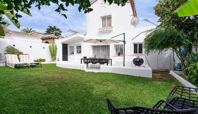 Small beachside house in Costabella, Marbella