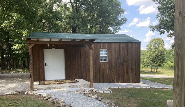 Small cabin, 10-15 minutes from Lake Charles and Raney Brake