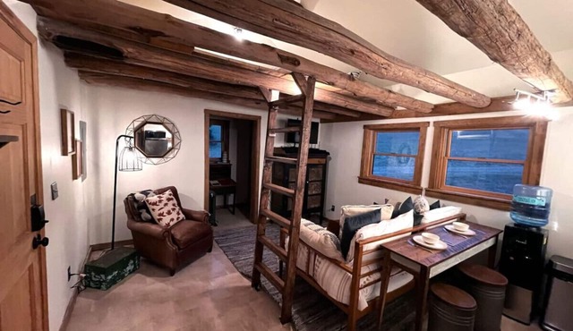 Small cabin on private 400 acre mountaintop farm!