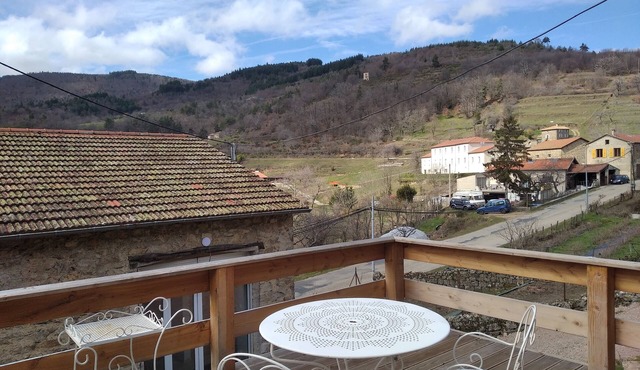 Small cabin perched in Pailharès. For short stays, in a quiet location - 2 people