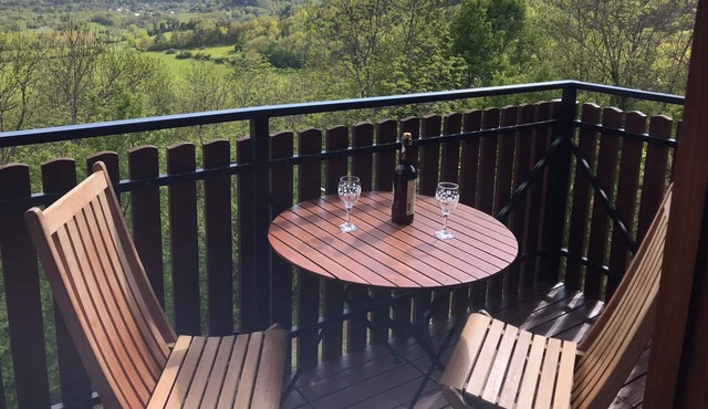 Small chalet hut with balcony, exceptional view of the Sancy massif