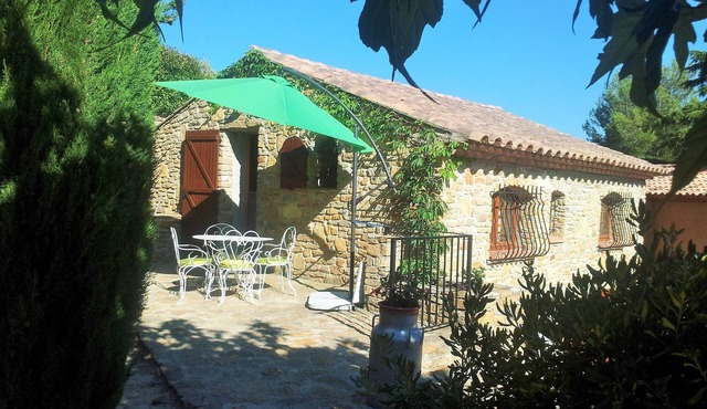 Small character house with garden in Provence/Côte d'Azur 6 km from the sea