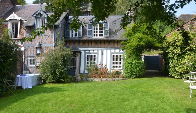 Small charming house with garden