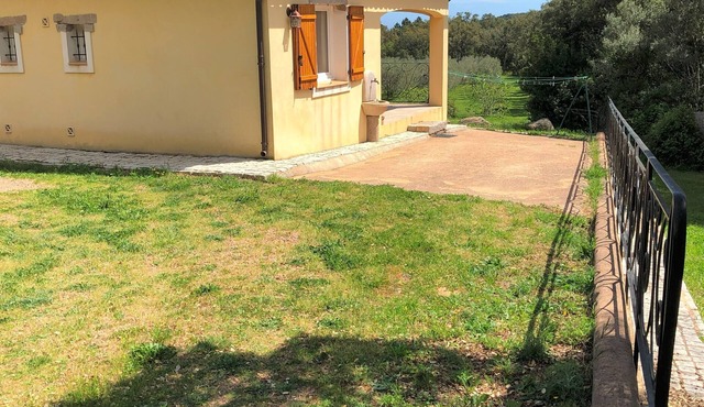 Small contemporary villa with all mod cons (new)