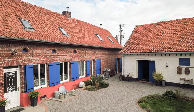 Small cosy gîte for 4 to 6 people in a farmhouse with jacuzzi access