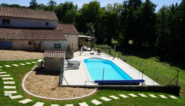 Small cottage by the river near Futuroscope with spa, swim pool, sauna, massages