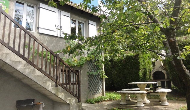 Small cottage with private garden in a peaceful setting surrounded by mountains