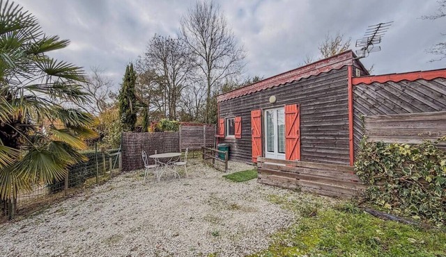 Small country cottage with wifi and parking