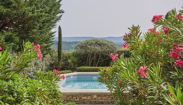 Small country house in the heart of Goult