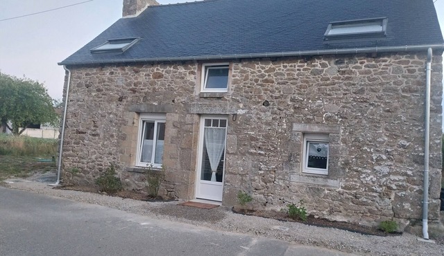 Small country house with wood-burning stove, 20 minutes from beaches.