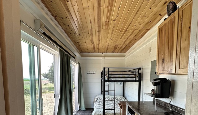 Small cozy cabin near Public fishing and hunting grounds