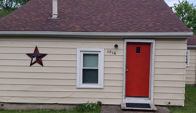 Small cozy home! Close to Wright Patterson AFB and Wright State University!