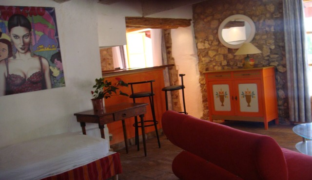 Small cozy house with private garden/swimming pool