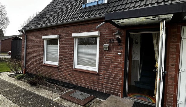 Small, cozy semi-detached house on a large plot in Heide
