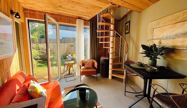 Small duplex with garden, near the charming port of Le Bono, pets welcome