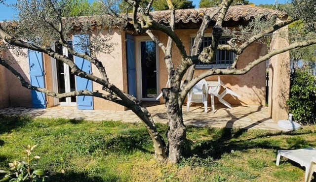 Small farmhouse with pool, all mod cons, linen, bath towels