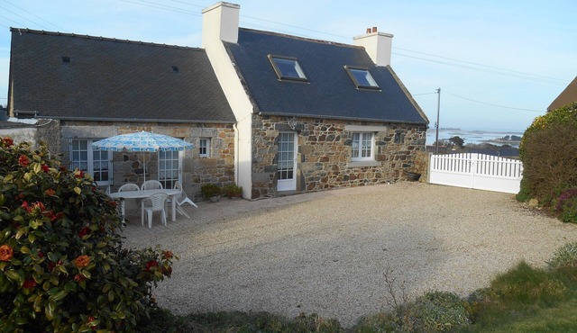 Small fisherman house for 5 people with garden and sea views