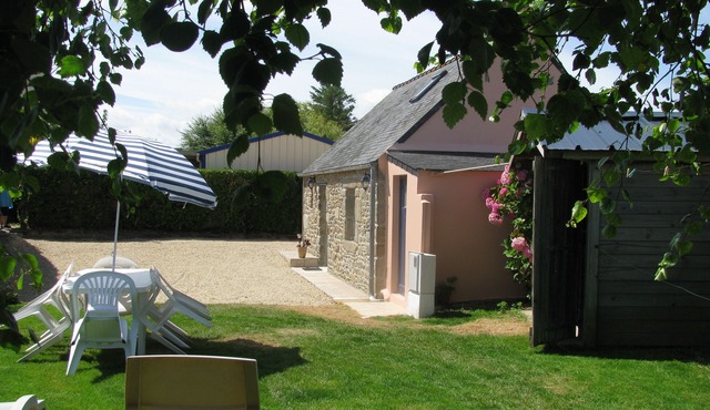 Small fisherman's cottage with enclosed garden 800 m from sandy beaches
