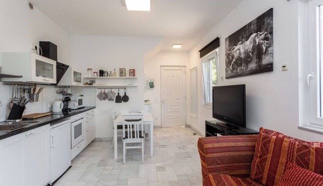Small flat in a quiet neighbourhood equipped with all amenities