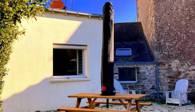 SMALL HOUSE WITH LARGE GARDEN