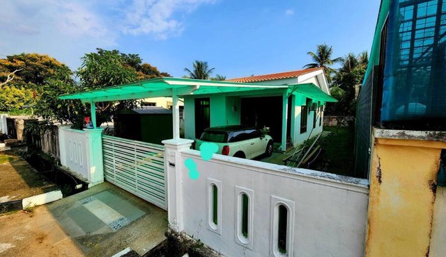 Small Green Bungalow in Balik Pulau