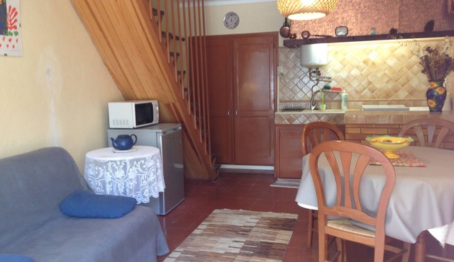 Small house not overlooked in the old village of Montesquieu des Albères.