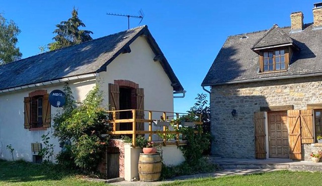 Small holiday estate with pool, for several families