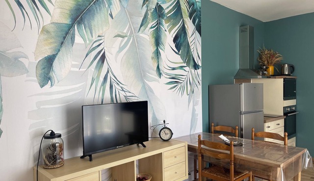 Small house in an enclosed park 10 minutes from Bergerac and 45 minutes from Sarlat