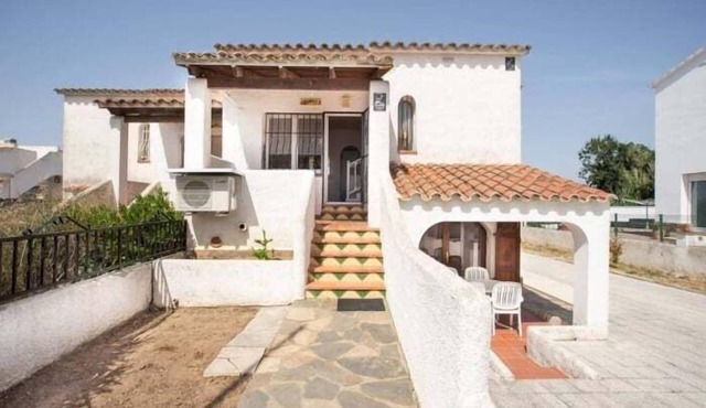 Small house in Empuriabrava with garden AV 17