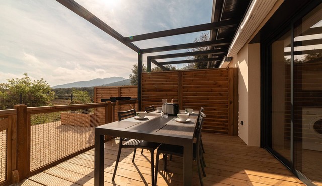 Small House "Côté Nature" with Mountain View, Wi-Fi and Air Conditioning