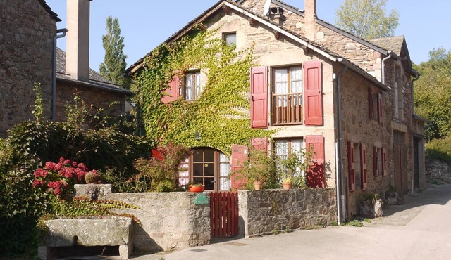 Small house in pretty medieval village near Millau