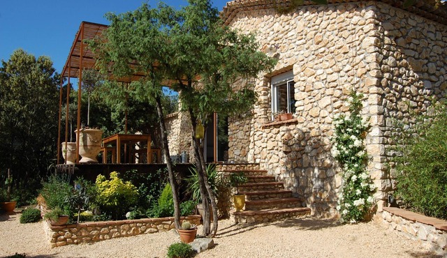 Small house in stones in the oaks, comfortable + air conditioning