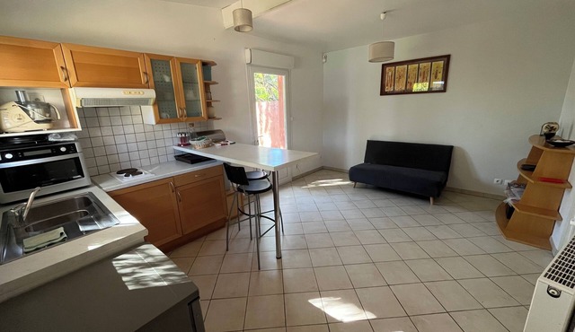 Small house in a private garden near Groupama Stadium and LDLC Arena