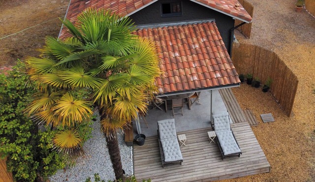 Small house in the heart of a natural area, 10 minutes from golf courses, beaches, .