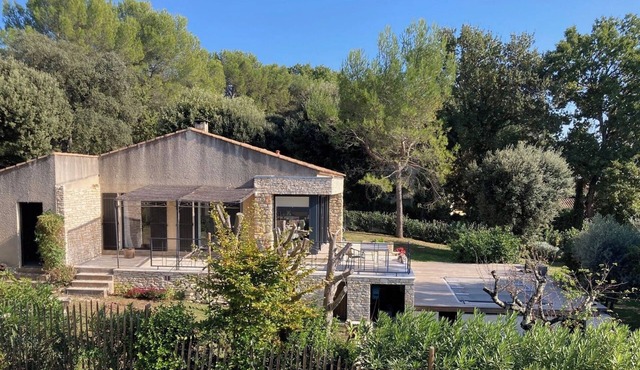 Small house near Uzes and the Pont du Gard, ideal for 2 or 4 people