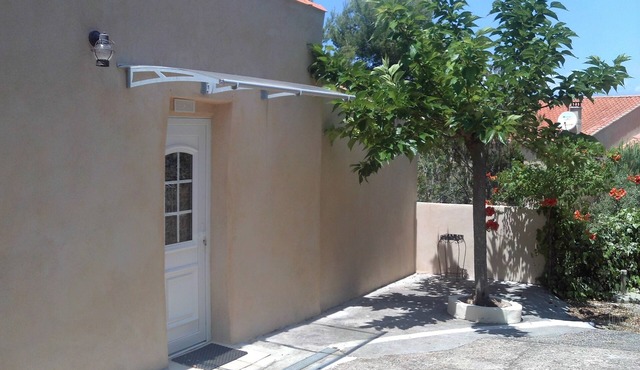 Small house near the beach. (800 meters on foot).