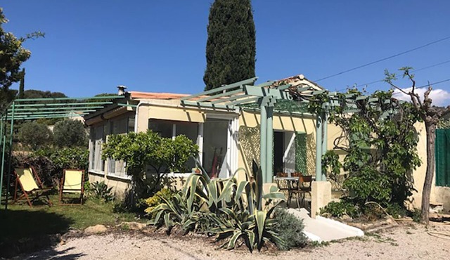 Small house with pedestrian access to Port d'Alon cove (St Cyr sur Mer)