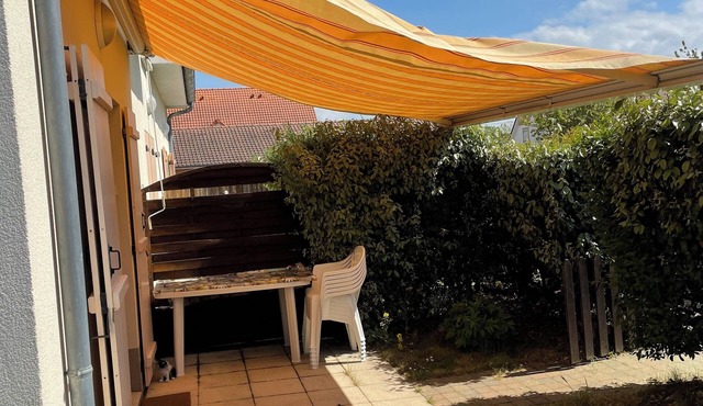 Small house with a small garden 300 m from the beach