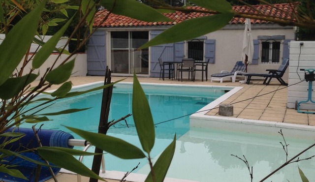 Small house with private pool in the heart of the Landes.