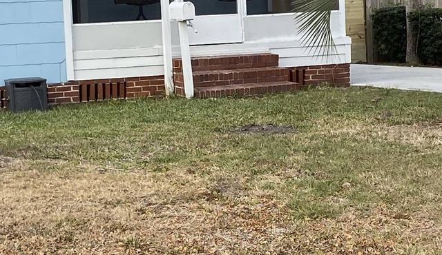 Small Jax Beach House. Great Location.cool vibes. Close to Beach and Shopping