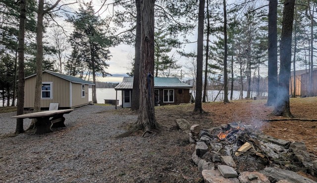 Small Lakefront Cabin on Black Lake with Dock -can sleep 13