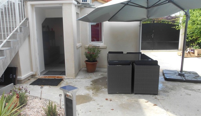 Small maisonnette studio near downtown Lyon