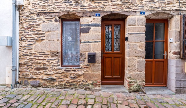 Small Malestroyenne House