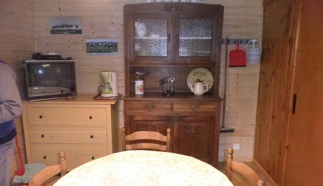 SMALL MOUNTAIN CHALET