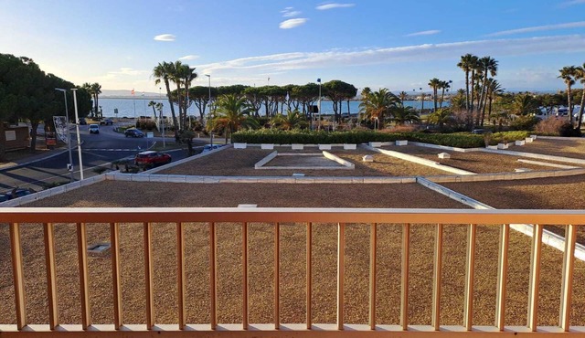 Small nest overlooking the ponds